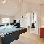 펜션 Four-bedroom In