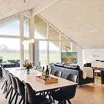 펜션 Four-bedroom In