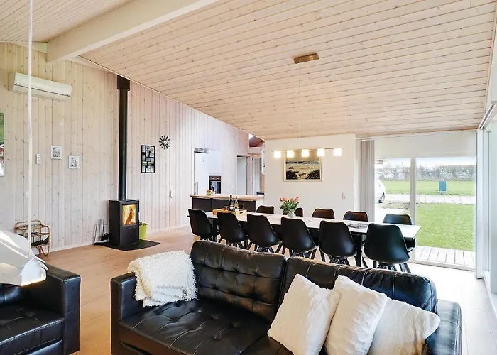 Four-bedroom In Dom wakacyjny