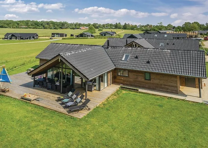 Four-bedroom In Dom wakacyjny *